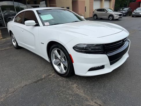 Used 2017 Dodge Charger R/T w/ Premium Group RWD image 2