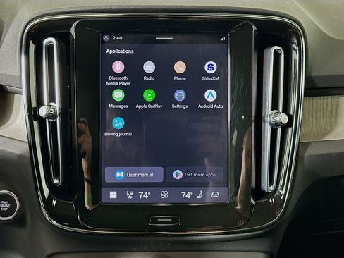 Used 2025 Volvo XC40 B5 Plus image 21