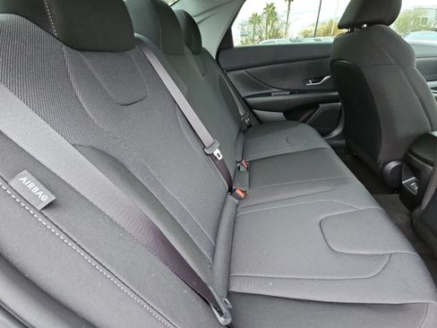 Used 2026 Hyundai Elantra SE FWD image 17