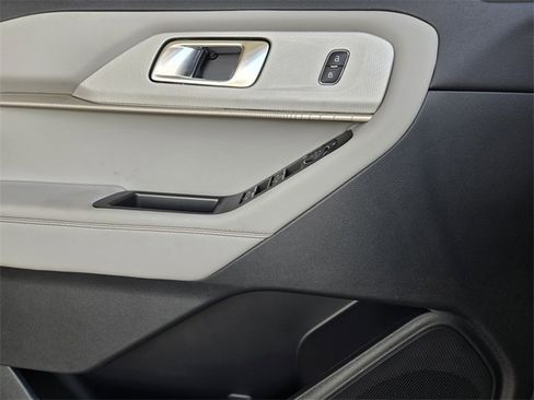 New 2025 Ford Explorer Active w/ Active Comfort Package image 17