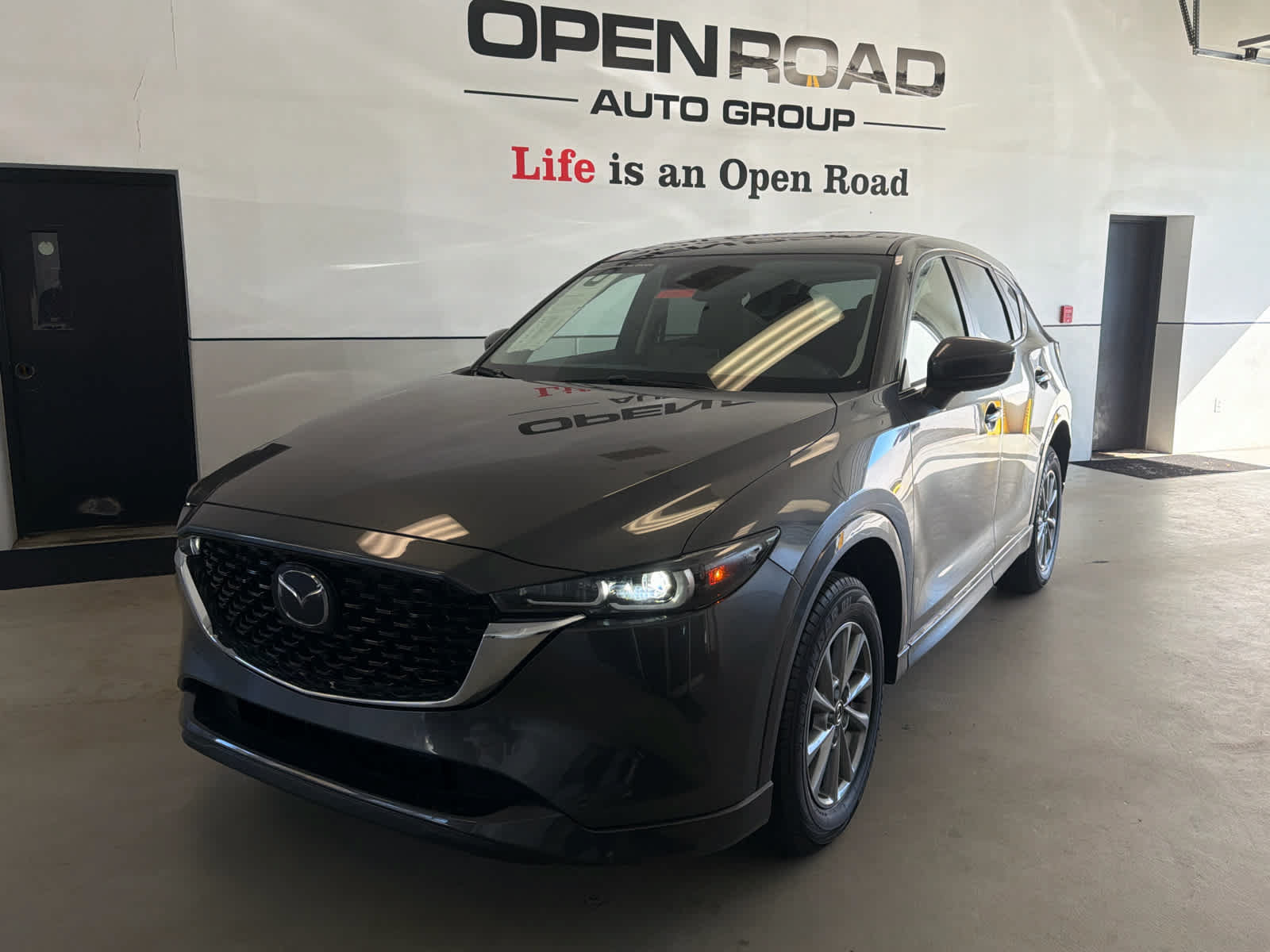Certified 2025 MAZDA CX-5 AWD 2.5 S w/ Preferred Package image 1