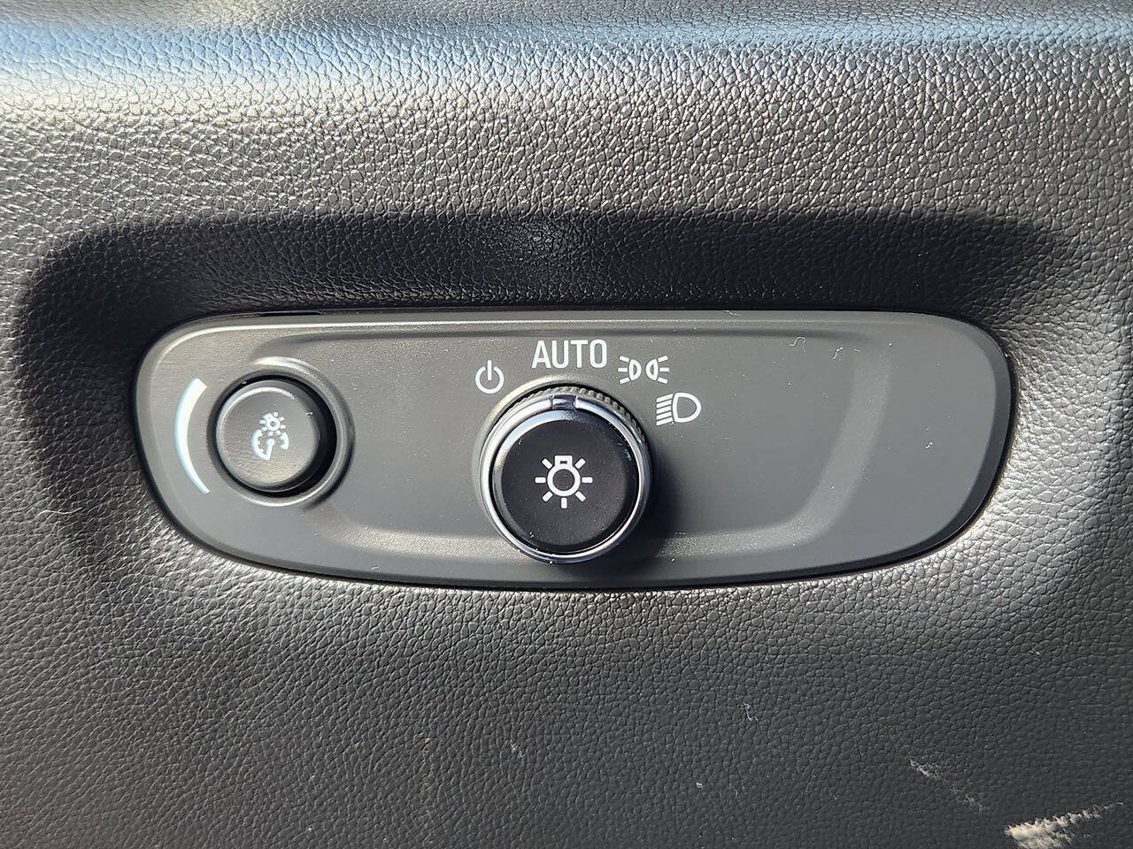 Used 2023 Chevrolet Traverse RS AWD/4WD image 24