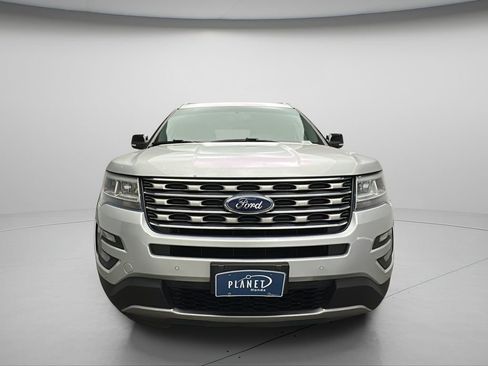 Used 2016 Ford Explorer XLT w/ Equipment Group 202A AWD/4WD image 8