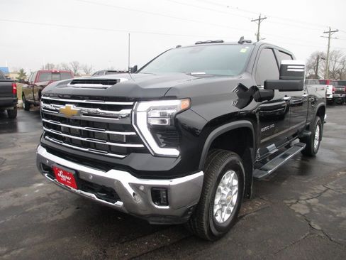 Used 2024 Chevrolet Silverado 2500 LTZ w/ LTZ Convenience Package image 12