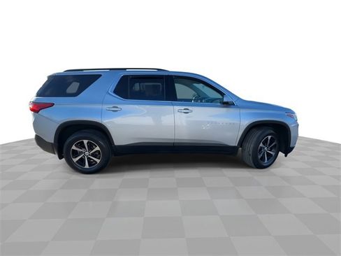 Used 2021 Chevrolet Traverse LT image 9