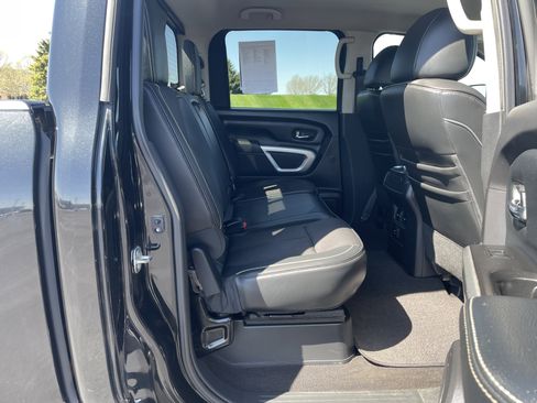 Used 2017 Nissan Titan PRO-4X AWD/4WD image 25