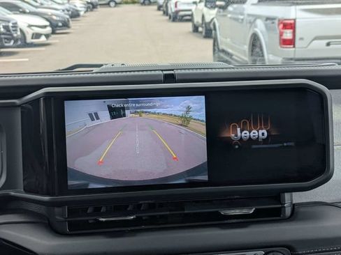 Used 2025 Jeep Wrangler Unlimited Sahara AWD/4WD image 21