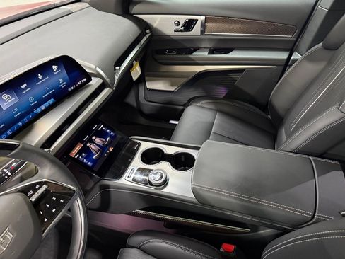 New 2026 Cadillac Vistiq Sport AWD/4WD image 39