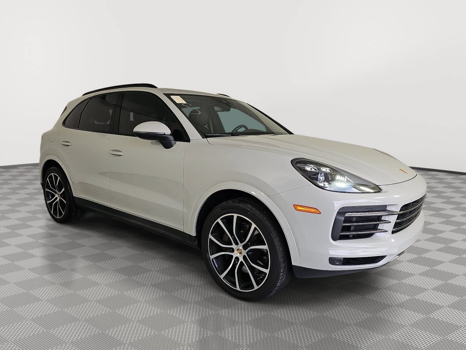 Used 2022 Porsche Cayenne Platinum Edition AWD/4WD image 2