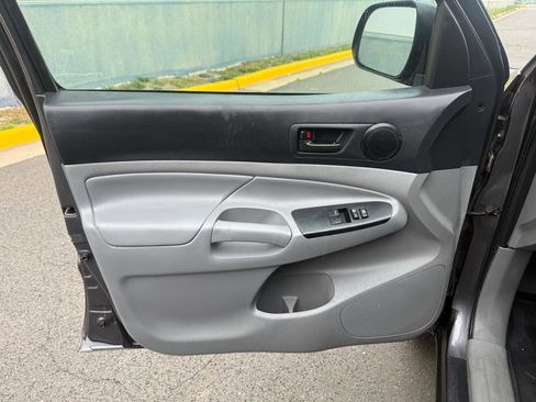 Used 2014 Toyota Tacoma 4x4 Access Cab image 17