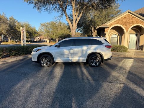 Used 2019 Toyota Highlander Limited Platinum image 11