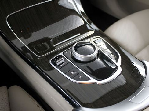Used 2019 Mercedes-Benz GLC 300 image 27