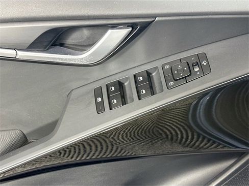 Used 2023 Kia Niro EX Touring image 26