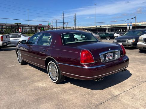 Used 2006 Lincoln Town Car Signature RWD image 6