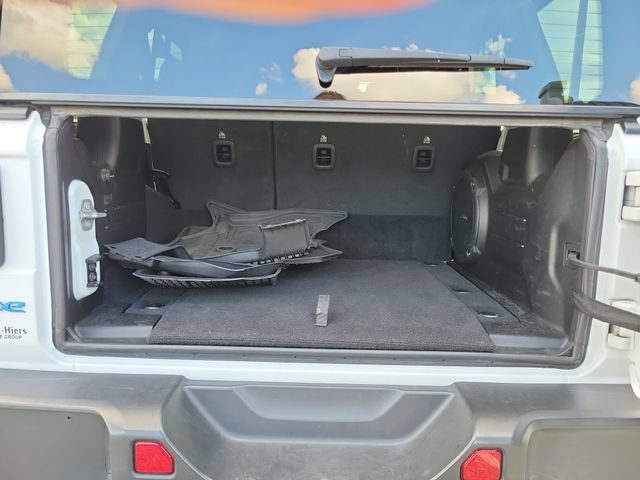 Used 2023 Jeep Wrangler Unlimited Sahara AWD/4WD image 9