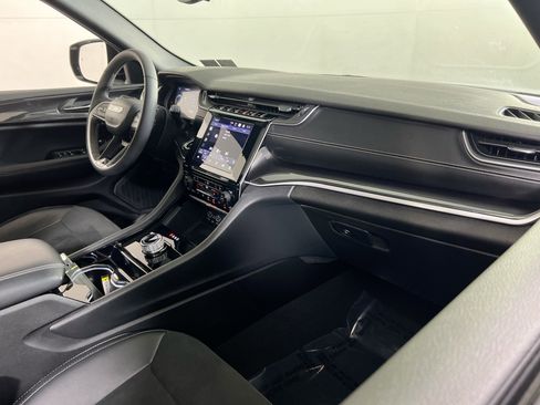 Used 2023 Jeep Grand Cherokee Altitude image 28