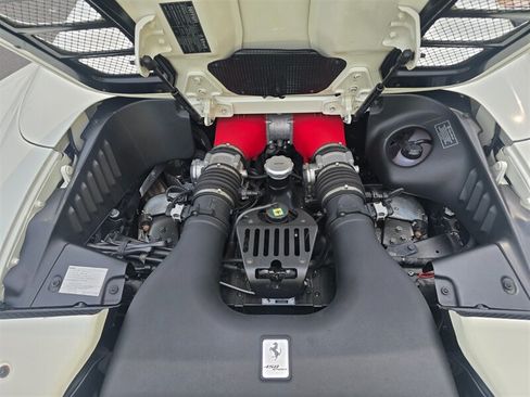 Used 2015 Ferrari 458 Spider RWD image 30