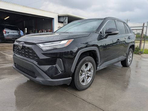 Used 2022 Toyota RAV4 XLE FWD image 8