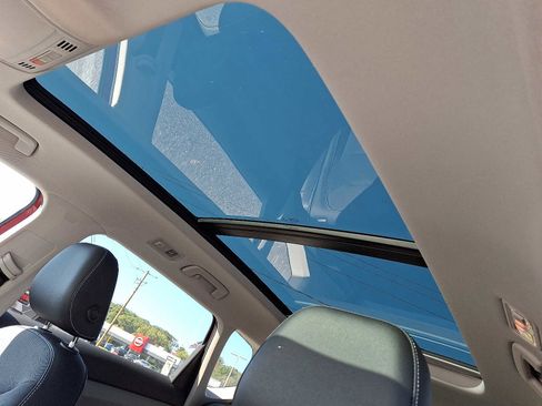 Used 2022 Volkswagen Taos SE image 15