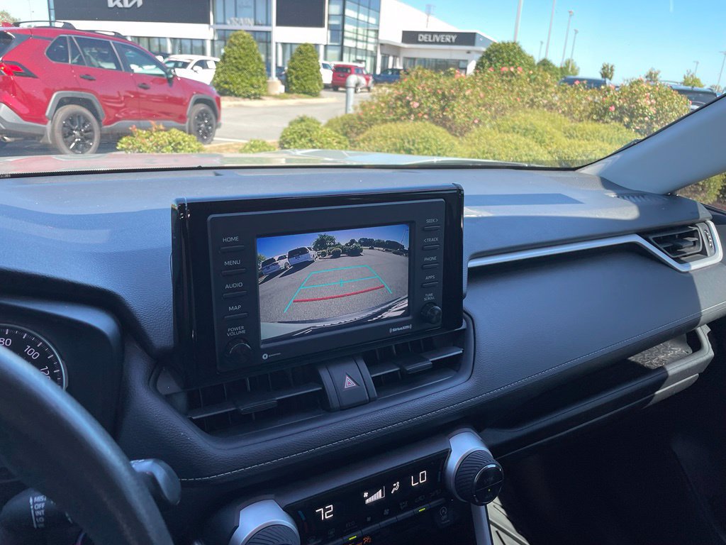 Used 2021 Toyota RAV4 XLE AWD/4WD image 17