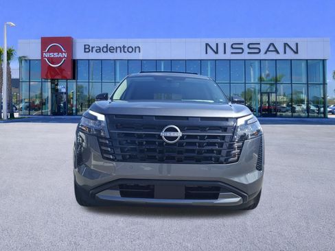 New 2026 Nissan Pathfinder Platinum FWD image 2