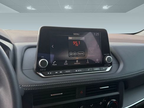 Used 2023 Nissan Rogue S image 28