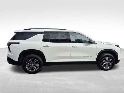 Used 2025 Chevrolet Traverse LT image 10