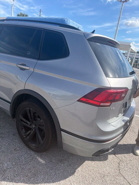 Used 2023 Volkswagen Tiguan SE R-Line FWD image 7