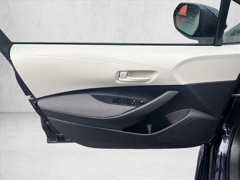 Used 2025 Toyota Corolla LE image 11
