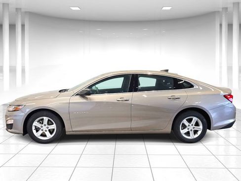 Used 2025 Chevrolet Malibu LS FWD image 2