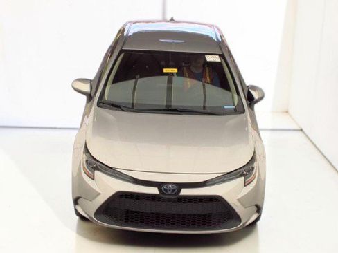 Used 2020 Toyota Corolla LE FWD image 2