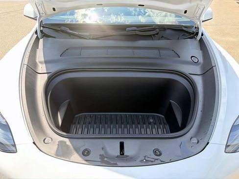 Used 2023 Tesla Model Y Long Range AWD/4WD image 9