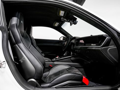 Used 2024 Porsche 911 Dakar image 34