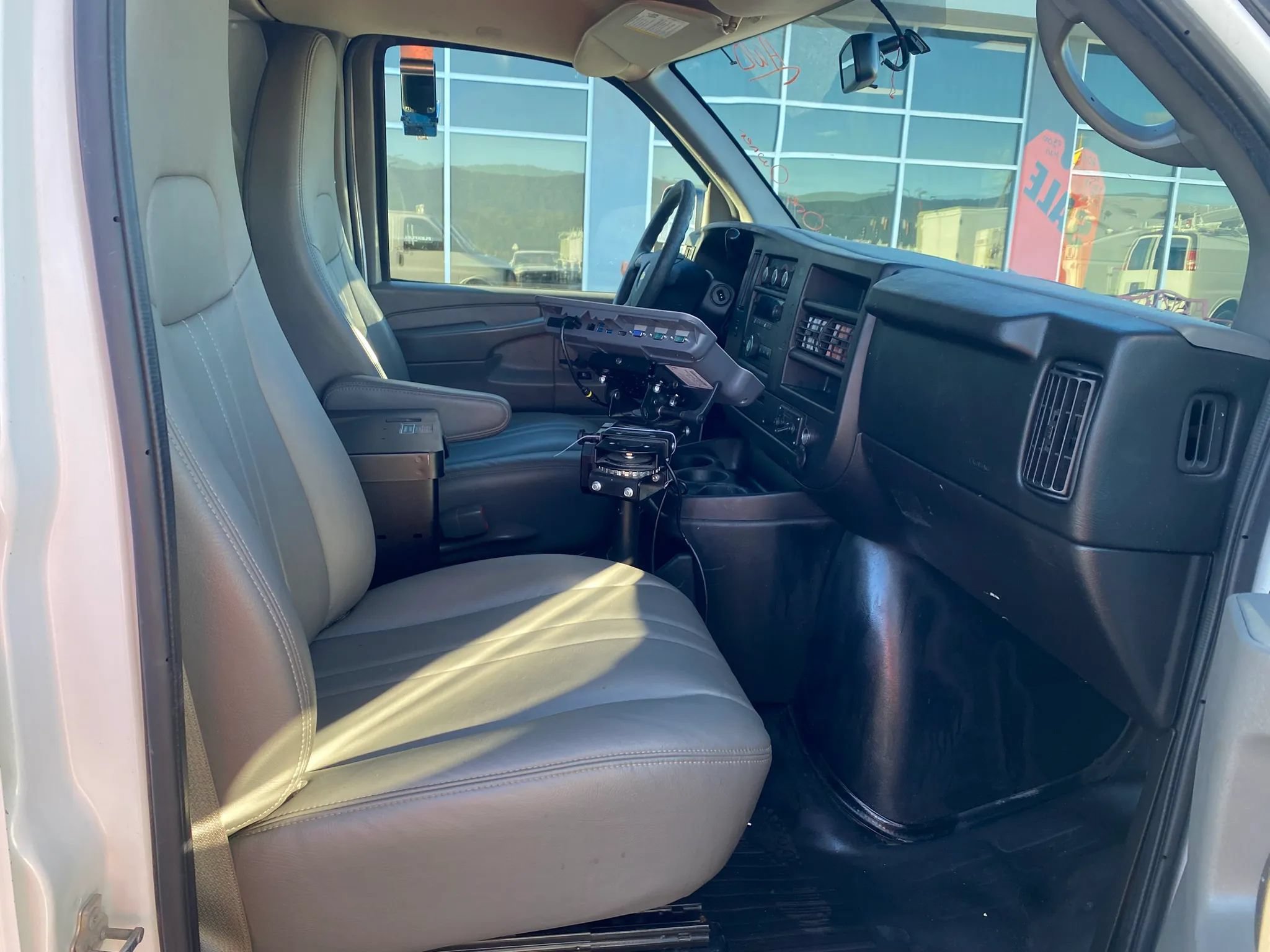 Used 2014 Chevrolet Express 1500 AWD image 17