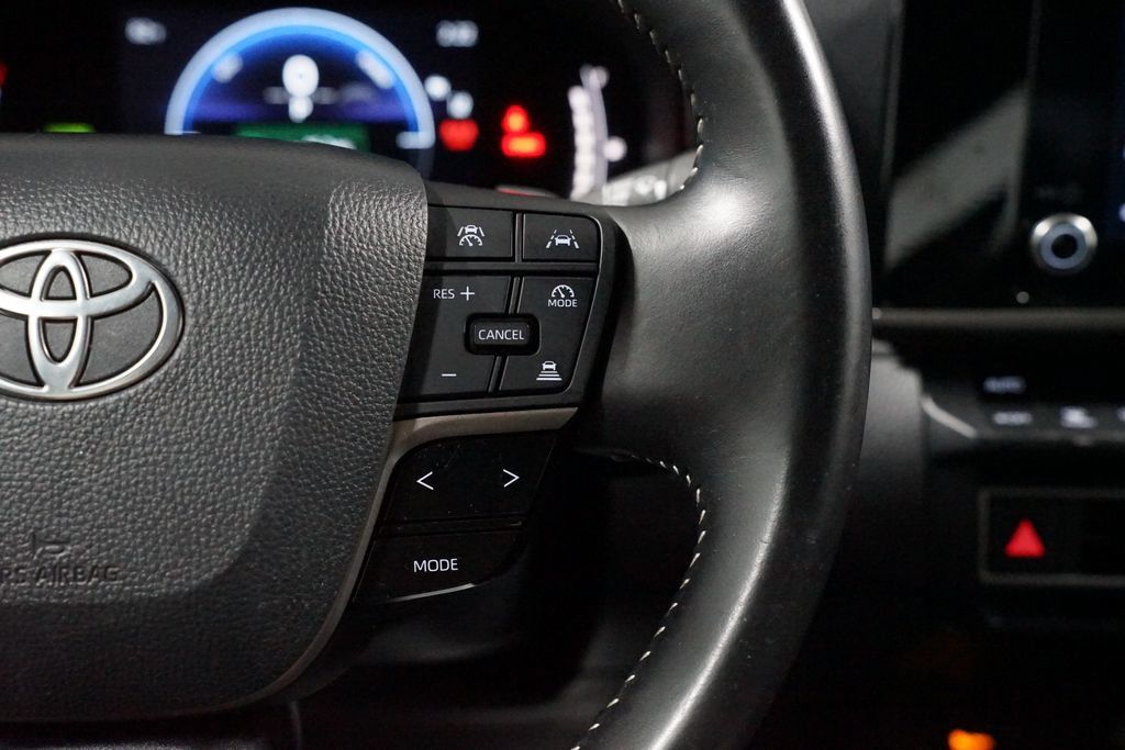 Certified 2025 Toyota Camry SE FWD image 13