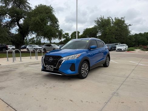 Used 2024 Nissan Kicks SV FWD image 2