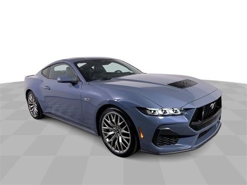 Used 2025 Ford Mustang GT Premium image 2