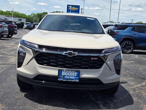 New 2026 Chevrolet Trax RS w/ Sunroof Package FWD image 2