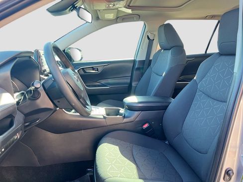 Used 2021 Toyota RAV4 XLE w/ Convenience Package image 20