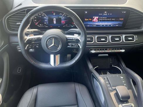 Used 2025 Mercedes-Benz GLS 450 4MATIC image 2