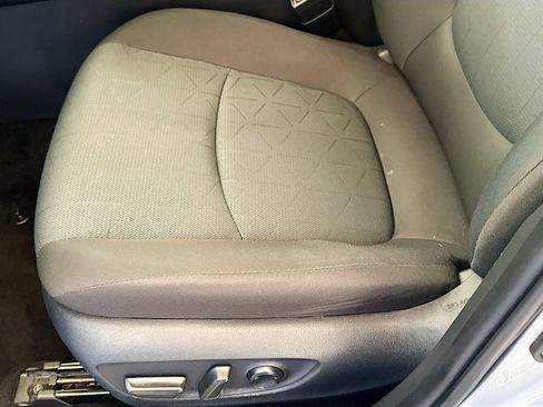 Used 2025 Toyota RAV4 XLE AWD/4WD image 22