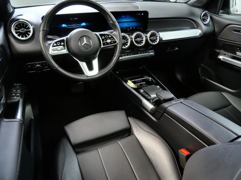 Certified 2022 Mercedes-Benz GLB 250 4MATIC image 2