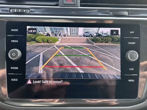 Certified 2024 Volkswagen Tiguan SE R-Line image 13