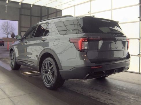 Used 2025 Ford Explorer ST-Line w/ Premium Package image 3