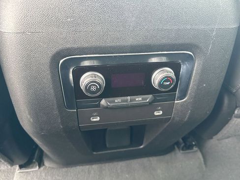 Certified 2024 Chevrolet Suburban LT image 24