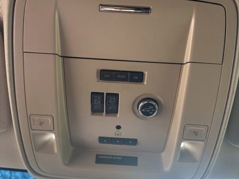 Used 2015 Chevrolet Tahoe LTZ AWD/4WD image 34