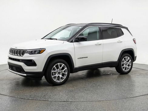 Used 2025 Jeep Compass Limited image 3