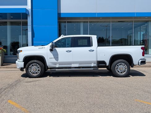 Certified 2023 Chevrolet Silverado 3500 High Country w/ Z71 Off-Road Package AWD/4WD image 5