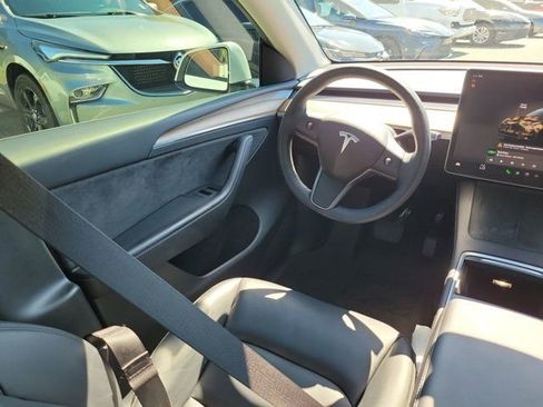 Used 2023 Tesla Model Y Long Range AWD/4WD image 22