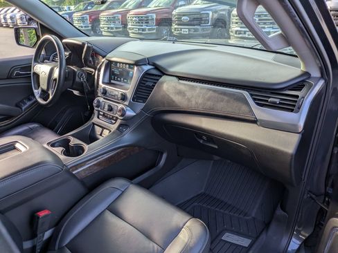 Used 2020 Chevrolet Tahoe LT w/ RST Edition AWD/4WD image 39